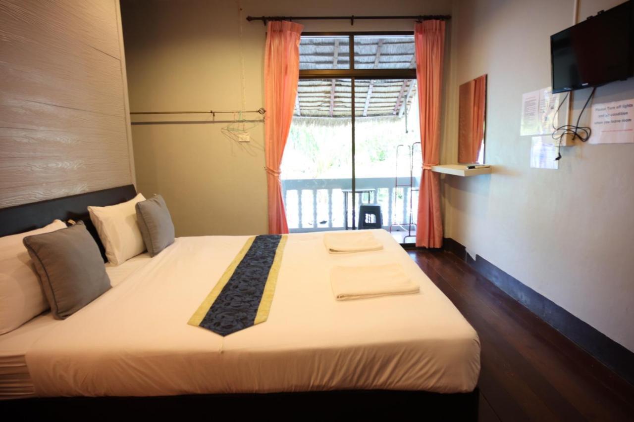Marina Hut Guest House Koh Lanta Bagian luar foto
